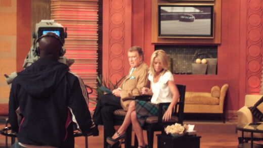 Grabación de un programa de televisión con invitados en el plató