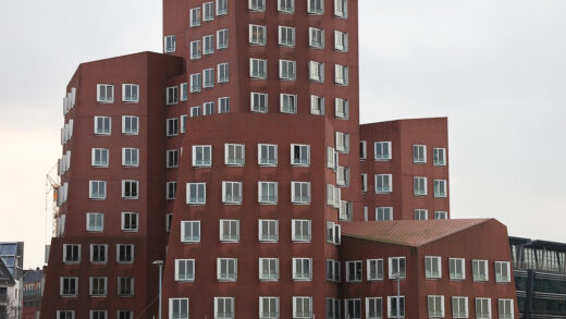 Bloques modernos de viviendas de ladrillo