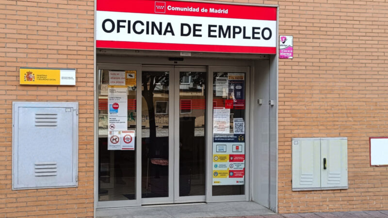 Fachada de una oficina de empleo conjunta de la Comunidad de Madrid y el SEPE en el barrio de la Concepción